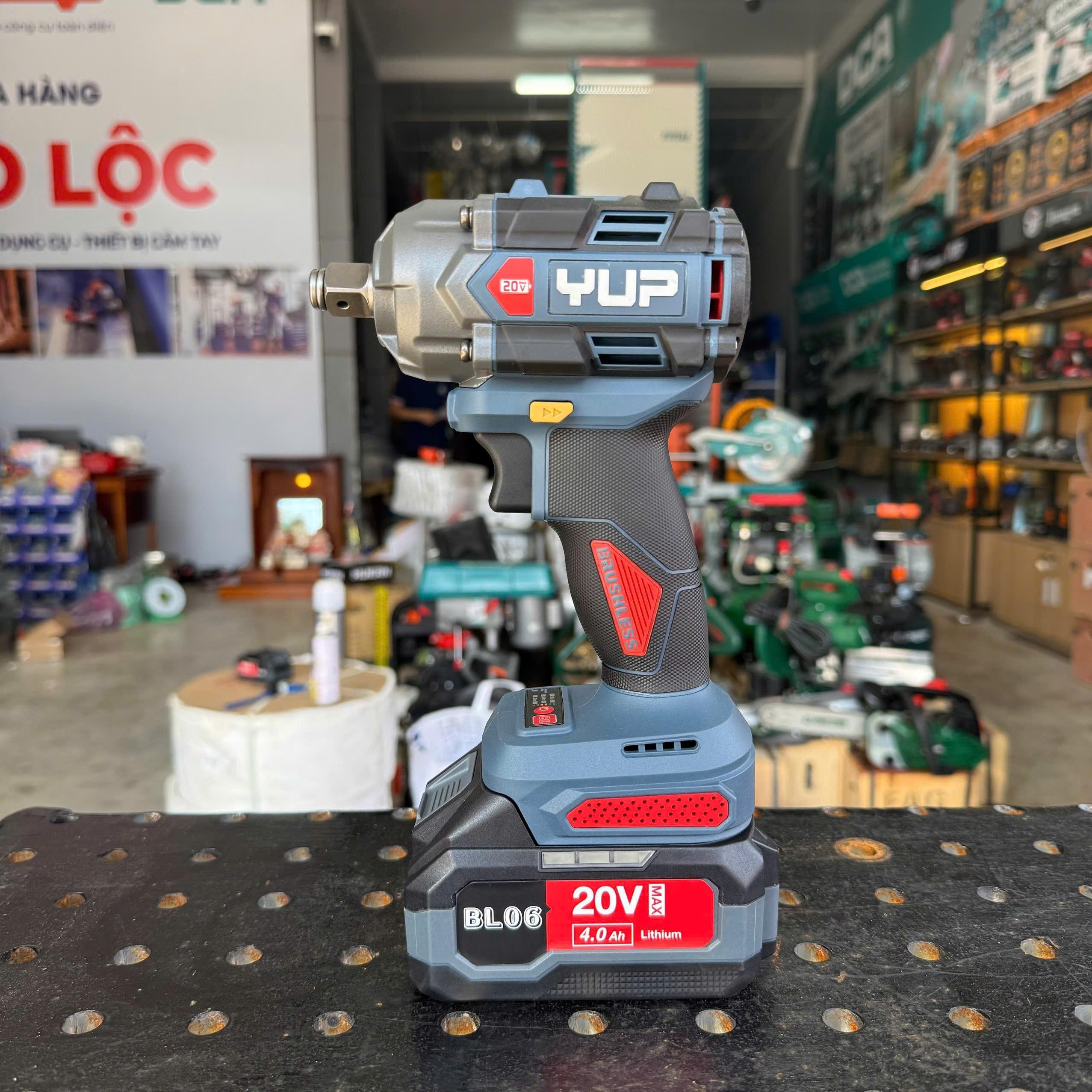 Thân máy + 1 pin 4.0Ah BL + Sạc S20